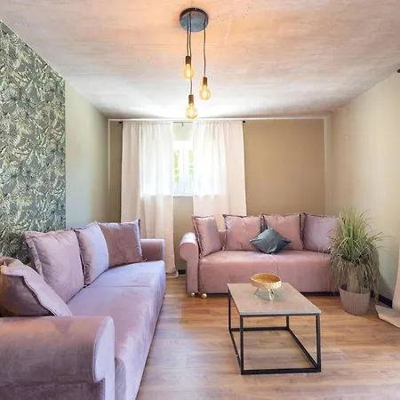 Apartment Amazing In With Wifi Podstrana